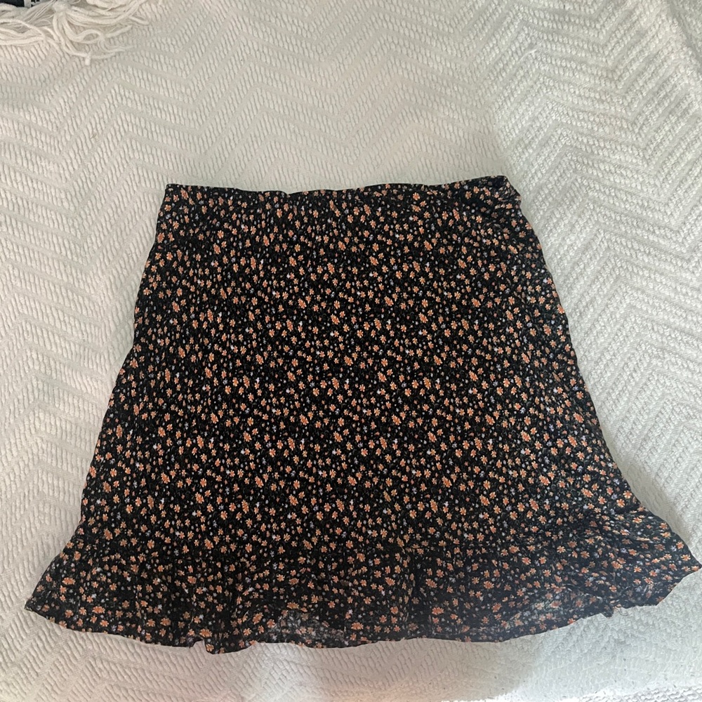 Simple Ruffled Floral Hem Skirt